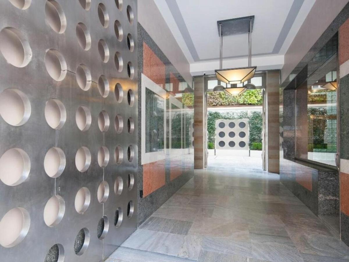 Palazzo Beltrade By Halldis Milán Exterior foto